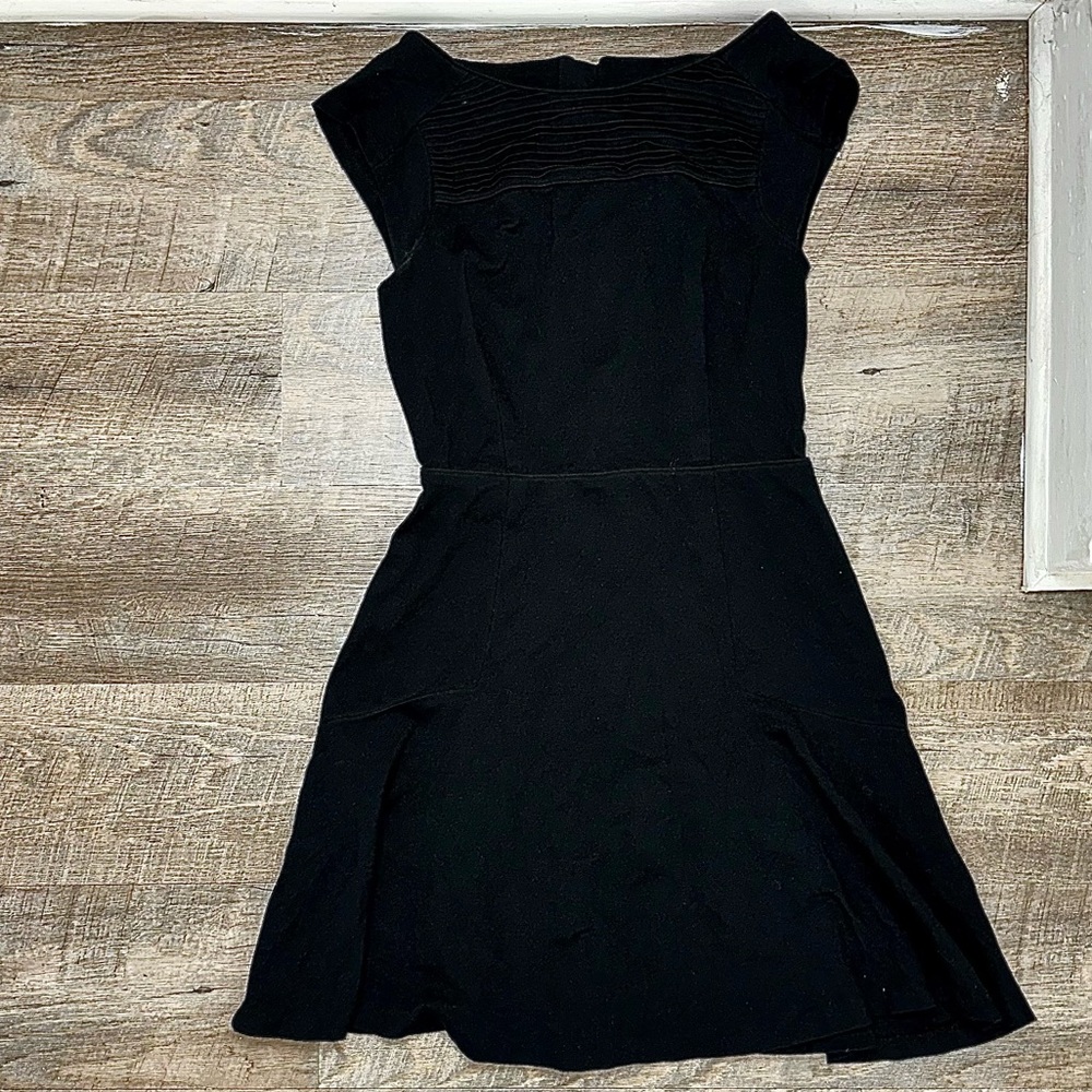 Banana Republic Women’s Short Sleeved Black A-Line Dress - Size 2P (Petite) - Picture 4 of 5